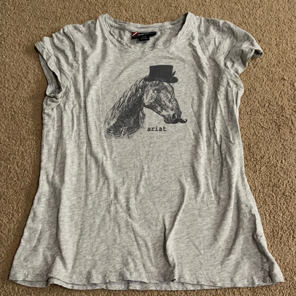 Grey shirt sleeve shirt
